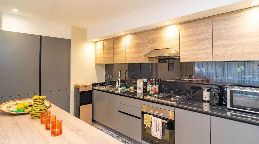 Riverside Drive apartments1