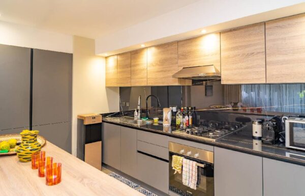 Riverside Drive apartments1
